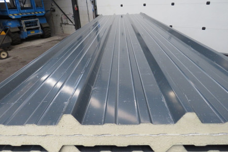 Nieuwe sandwichpanelen uit voorraad leverbaar